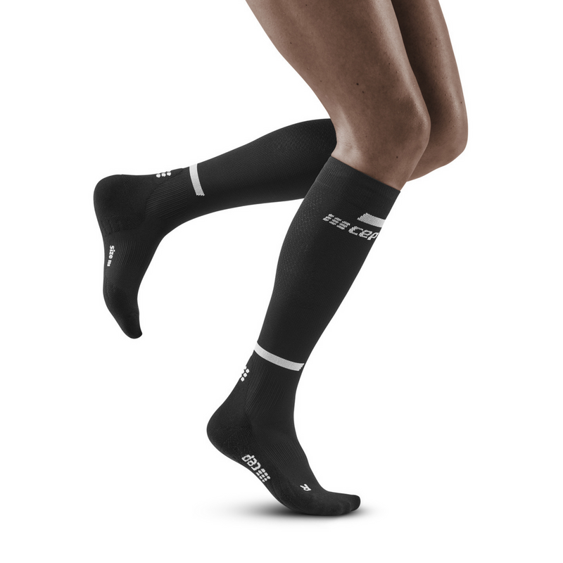 Run-Socks-4-0-black-WP205R-W-front-model-1_1800x1800_f53aa900-2a18-4bd7-93ae-5a99f7122cf8