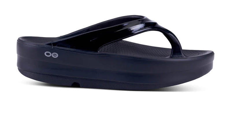 oofos-oomega-black-flip-flops-1